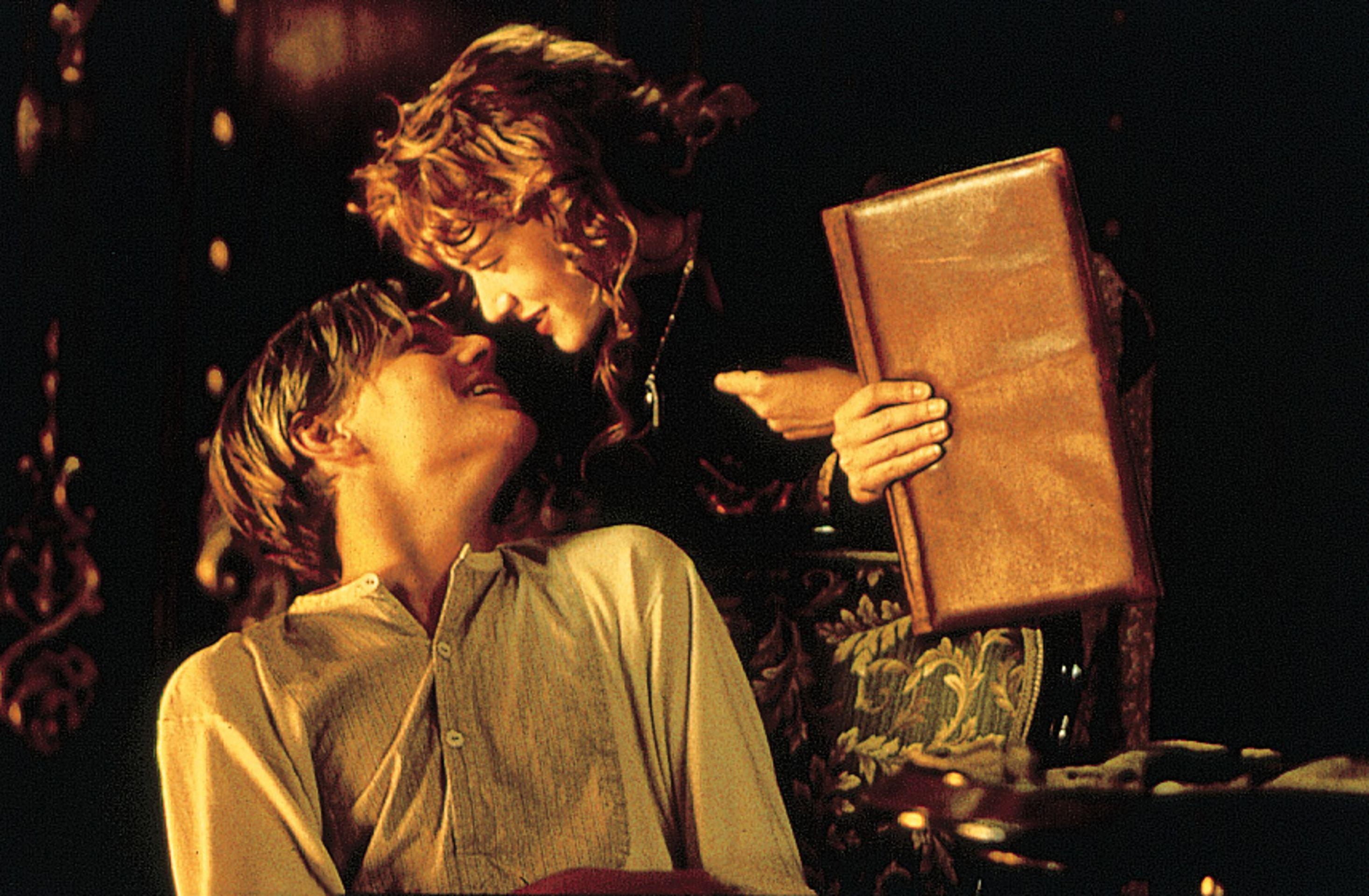 Jack (Leonardo DiCaprio) și Rose (Kate Winslet) în Titanic