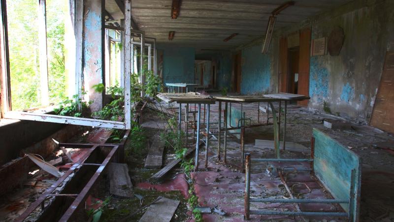 sala de clasa dintr-o scoala abandonata din cernobil