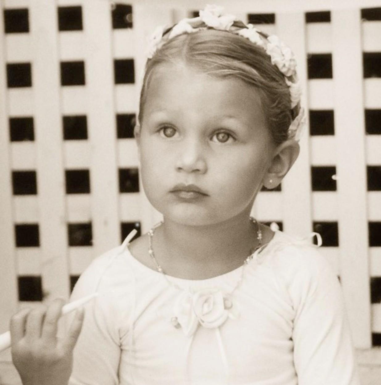 Portretul Bellei Hadid, realizat în copilărie