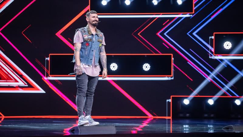 Chriss Casper, pe scena X Factor cu piesa “Little Paris”: Show total pentru jurații care s-au simțit ca la concert