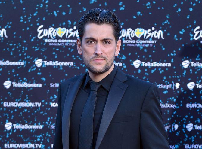 Cezar Ouatu și iubita lui, Raluca Jurcă, au ajuns &icirc;n fața altarului. Cum au fost fotografiați cei doi