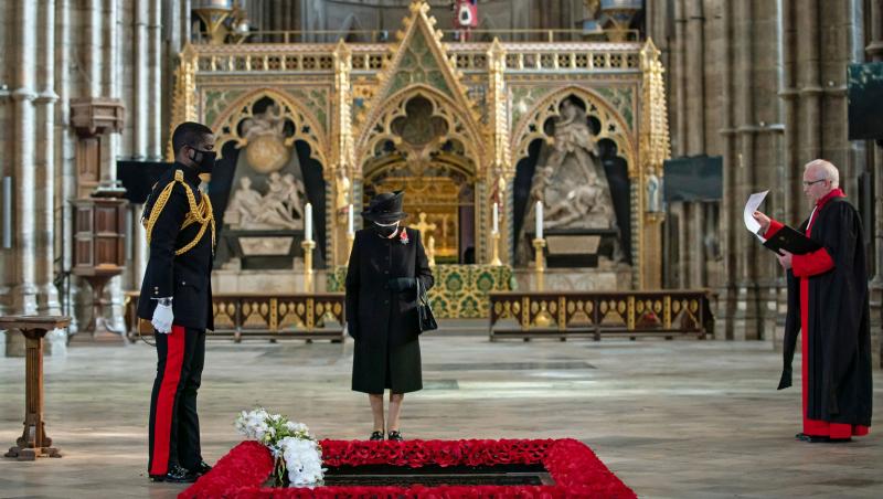 Regina Marii Britanii, la Westminster Abbey, de Ziua Comemorării
