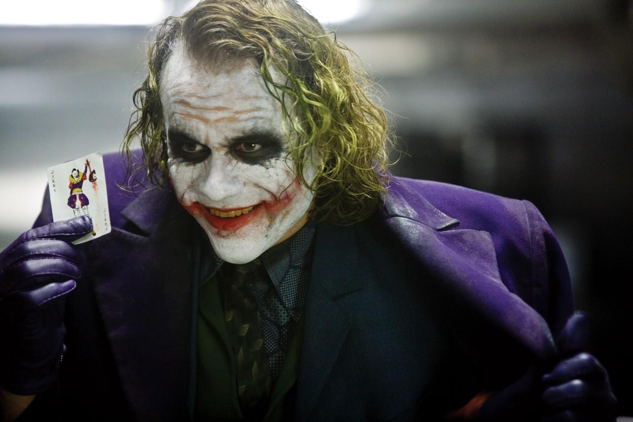 Actorul Heath Ledger în rolul personajului Joker din The Dark Knight