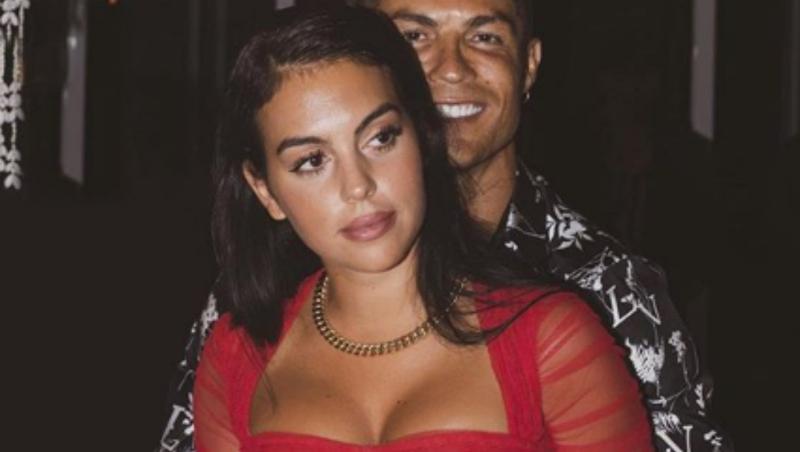 Georgiana Rodriguez, alături Cristiano Ronaldo. Frumoasa iubită a fotbalistului poartă o rochie roșie, cu un decolteu generos