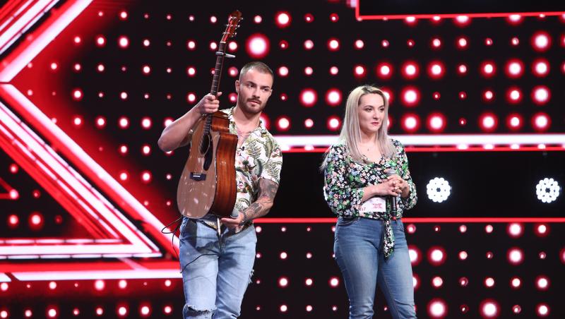 În a zecea ediție din sezonul 9 "X Factor", Oana și George Indru au cântat piesa "Give In To Me"