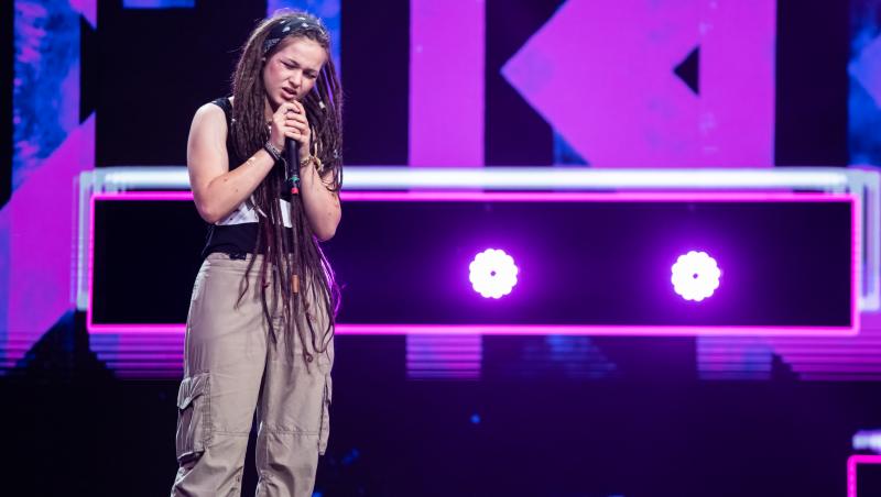 În a zecea ediție din sezonul 9 "X Factor", Andreea Dobre a cântat o compoziție proprie.