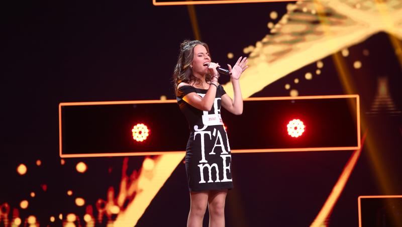 În a zecea ediție din sezonul 9 "X Factor", Alexandra Căpitănescu a cântat piesa "Am I The One"