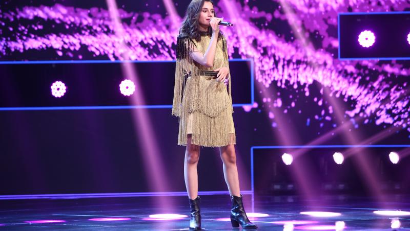 În cea de-a unsprezecea ediţie al sezonul 9 "X Factor", Ilinca Dinu a cântat piesa "Am I The One".