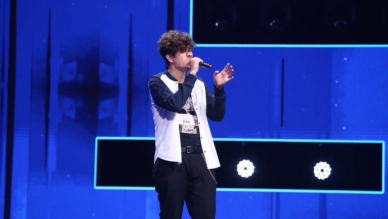 În cea de-a unsprezecea ediţie al sezonul 9 "X Factor", Iulian Selea a cântat piesa "You Are The Reason".