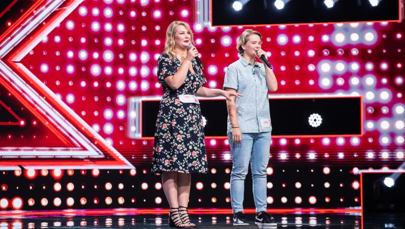 În cea de-a unsprezecea ediţie al sezonul 9 "X Factor", Diana și Ioana Conta au cântat piesa "Lovely".