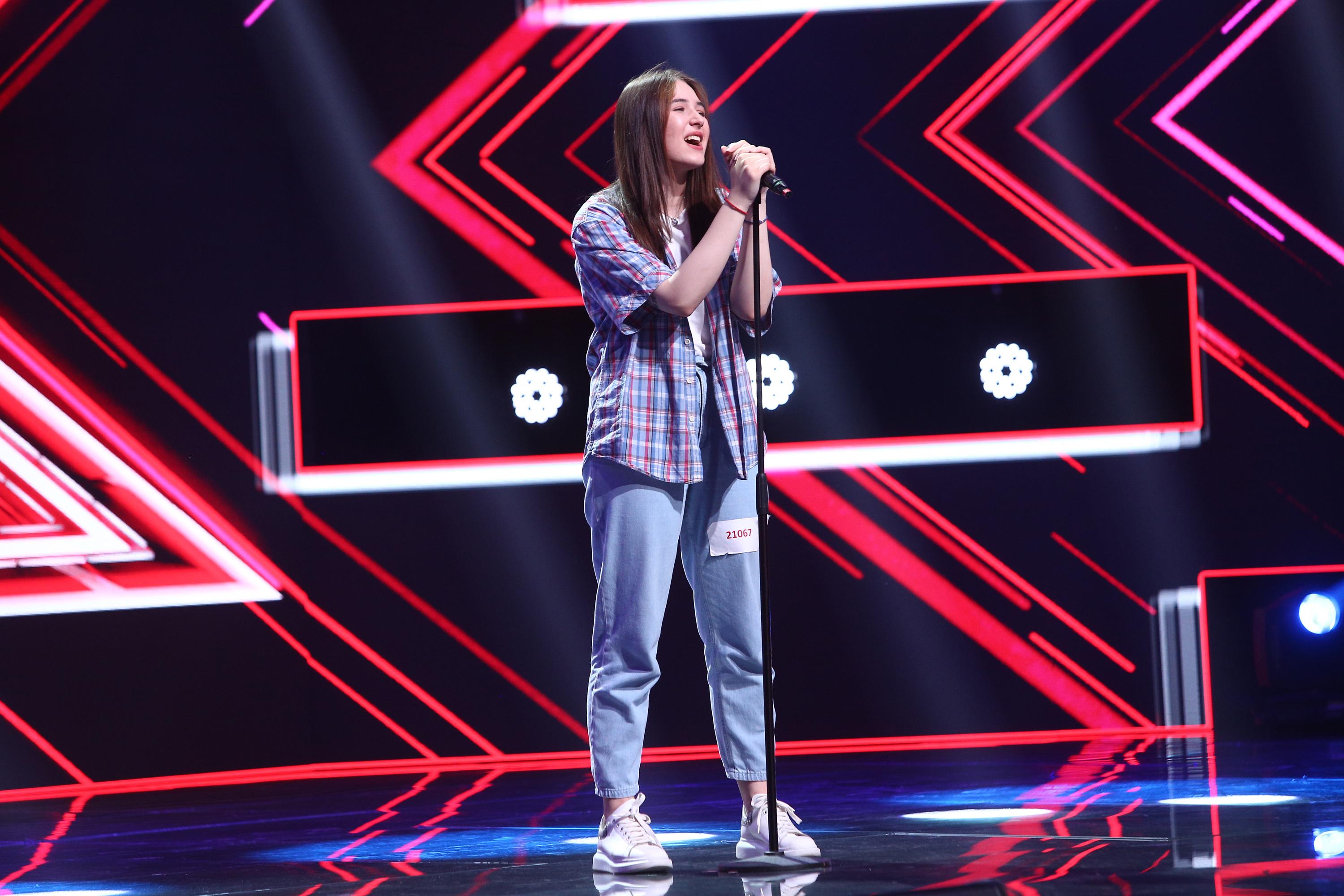 În cea de-a unsprezecea ediţie al sezonul 9 "X Factor", Zorana Samson a cântat piesa "Toxic".