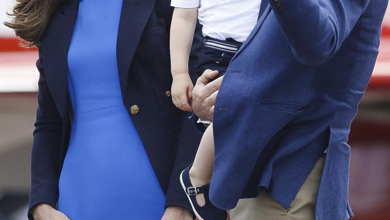 După opt ani de întâlniri și numeroase speculații, Printul William și Kate Middleton și-au oficializat relația în noiembrie 2010