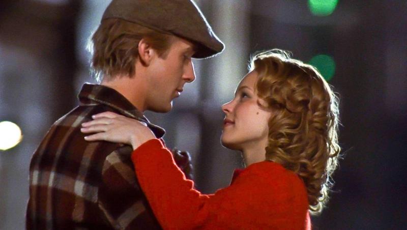 Rachel McAdams și Ryan Gosling, într-o scenă din filmul ''The Notebook''