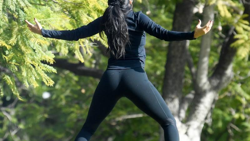 Nicole Scherzinger, fotografiata in LA, cand facea sport in parc