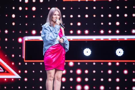 X Factor 2020. Alexandra Robea a impresionat jurații X Factor cu povestea și vocea ei. “Lady in pink”