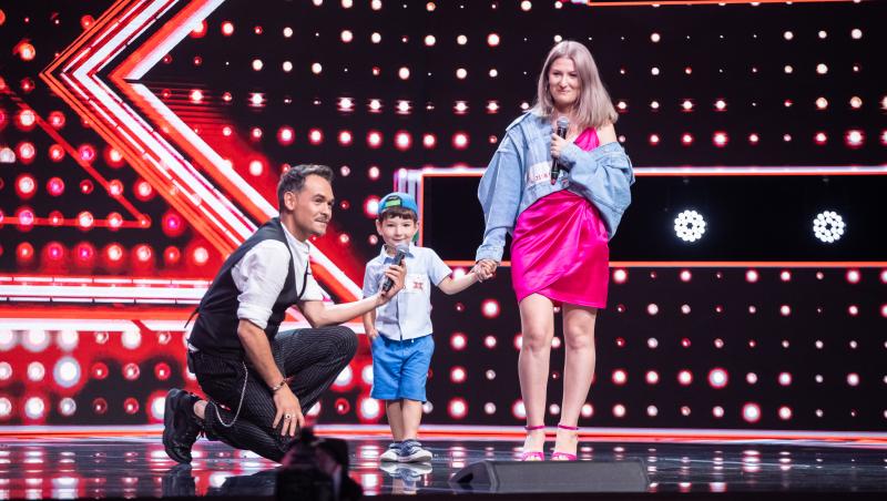 Alexandra Robea a impresionat jurații X Factor cu povestea și vocea ei. “Lady in pink”