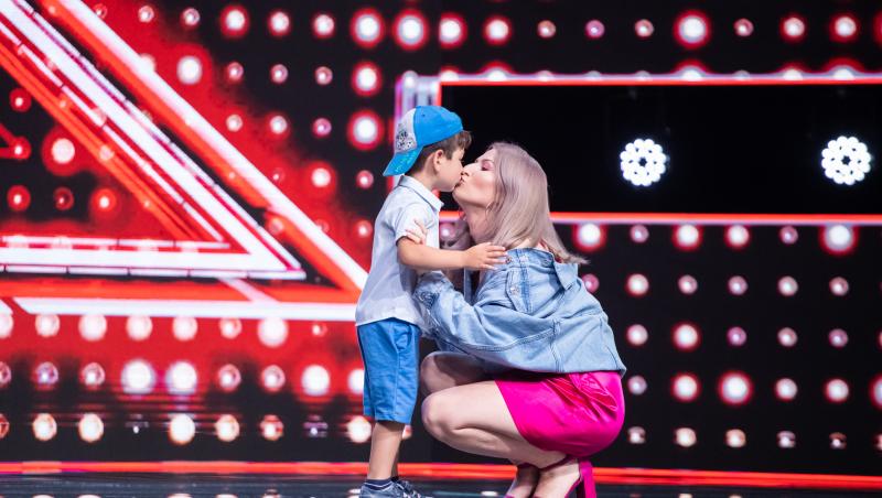 Alexandra Robea a impresionat jurații X Factor cu povestea și vocea ei. “Lady in pink”