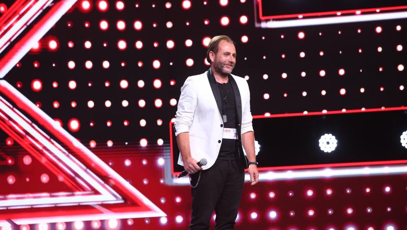 Enrico Bernardo, din Napoli pe scena X Factor."Mie îmi vine să plâng"