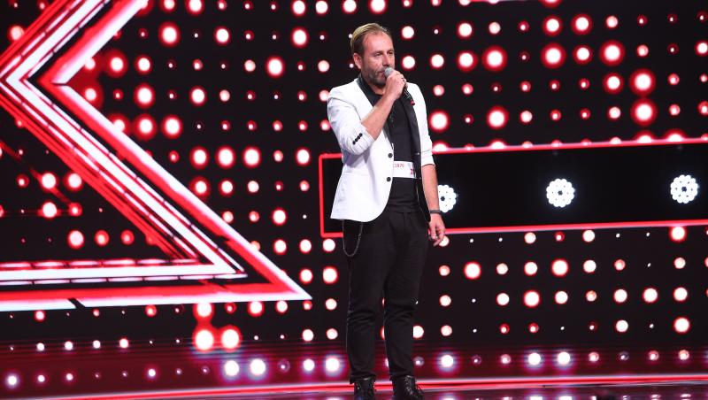 Enrico Bernardo, din Napoli pe scena X Factor."Mie îmi vine să plâng"