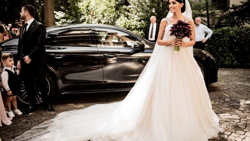 Adelina Pestrițu își donează rochia de mireasă, pe care a purtat-o în iulie 2019, într-o licitație cu scop caritabil.