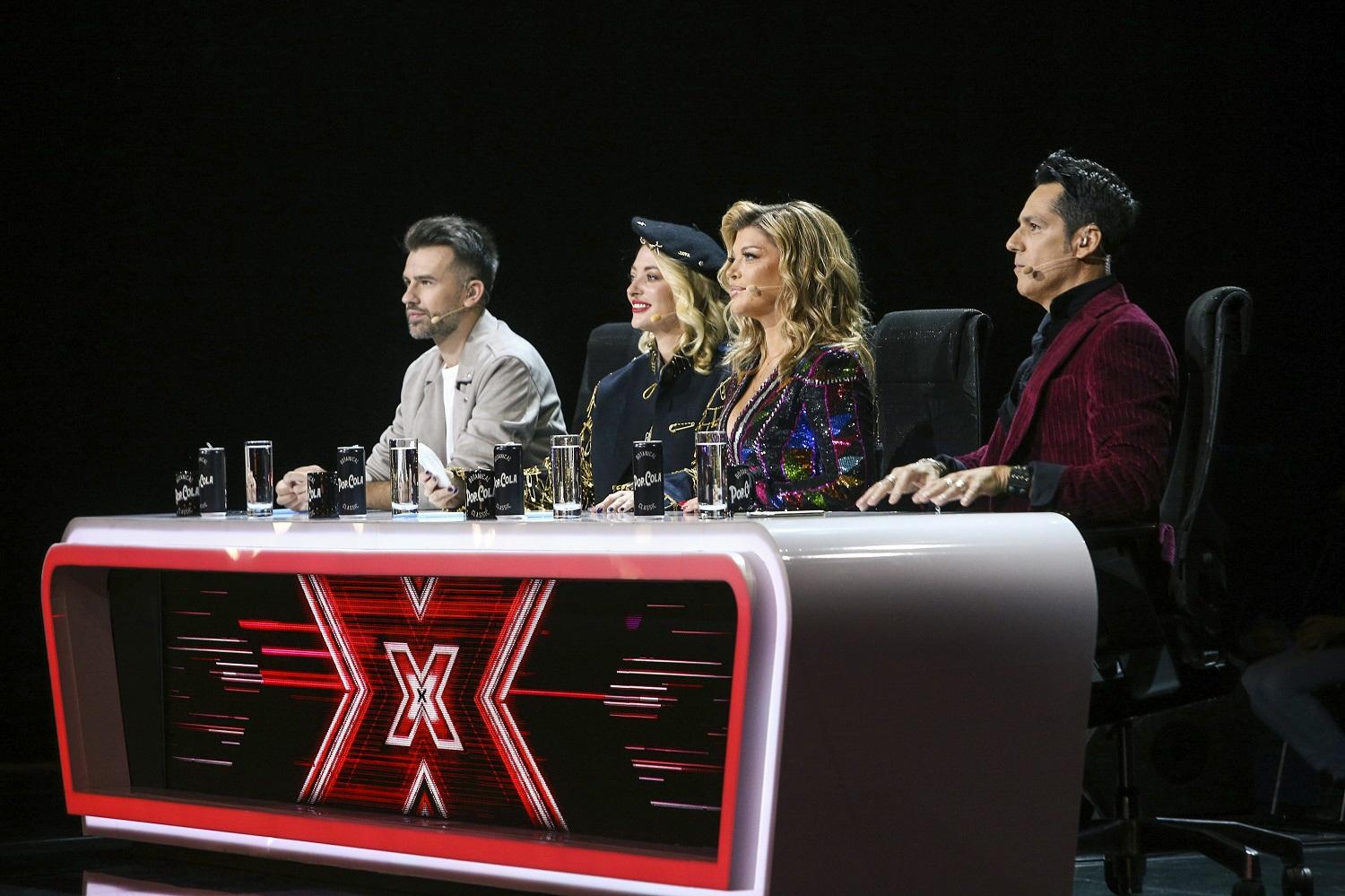 X Factor 2020. Jurații au avut o intrare spectaculoasă pe scenă, în Bootcamp. Ce ținute au purtat Delia și Loredana