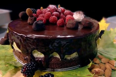 Rețetă de tort festiv cu ciocolată și cremă de vanilie