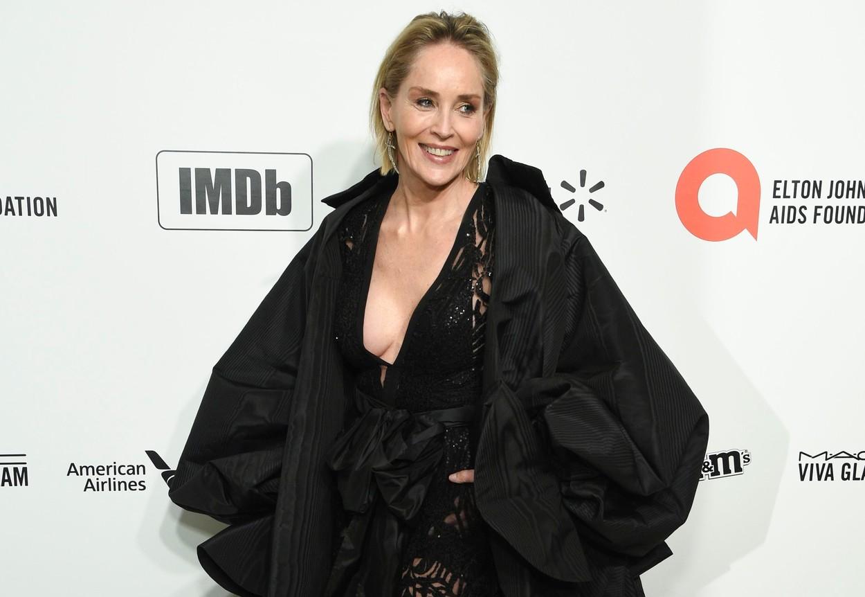 Sharon Stone, din nou pe podium la vârsta de 62 de ani, în lenjerie neagră și sexy