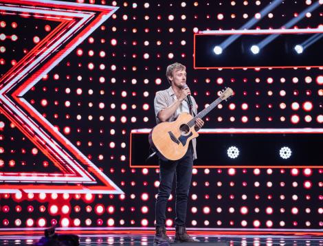 Austin Hirth a urcat pe scena X Factor cu o lecție de viață. "Ești un supraviețuitor!"
