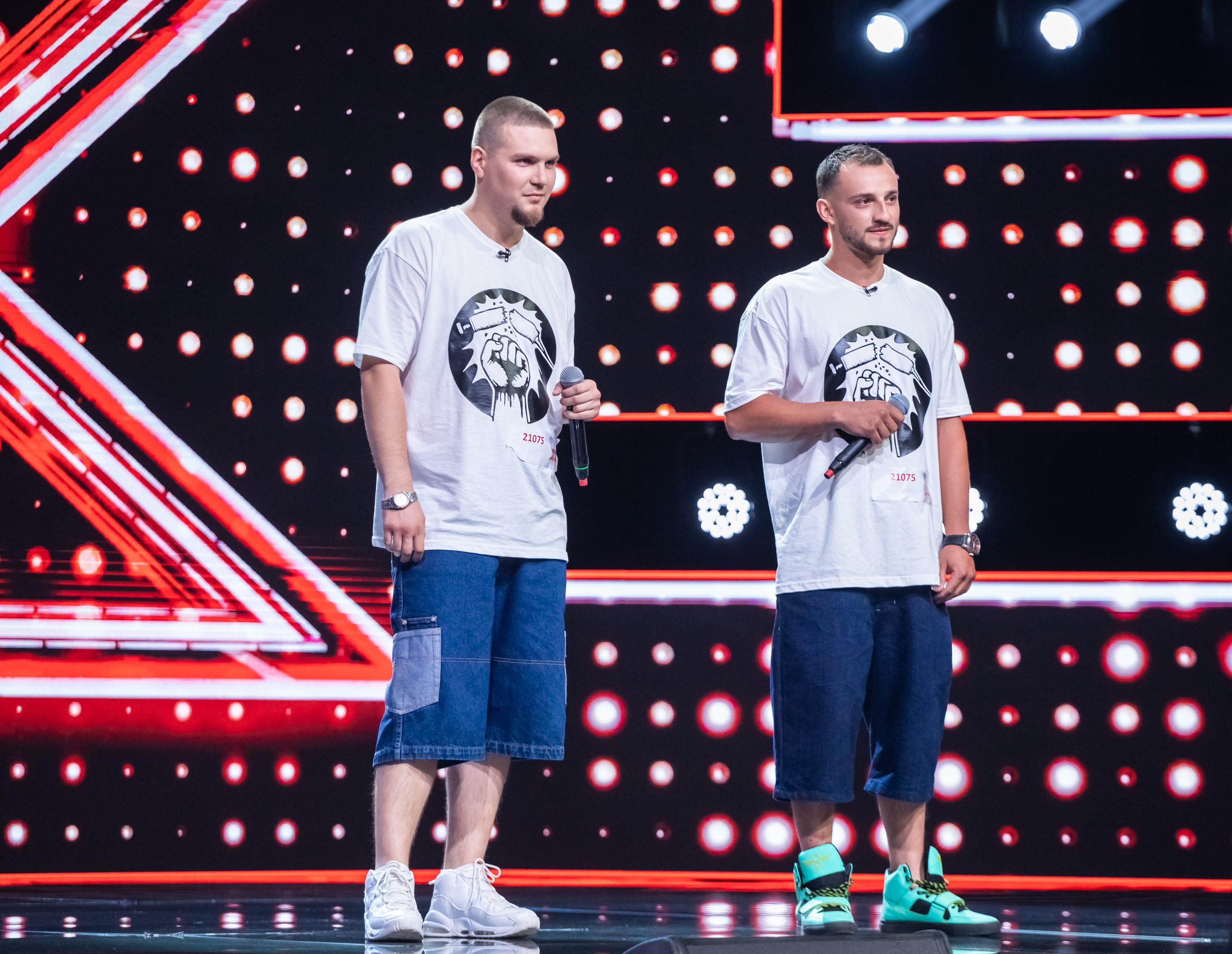 Ștefan Bolnavu și Cătălin Heisanu au venit pe scena X Factor cu un mesaj. Au surpins jurații cu momentul lor