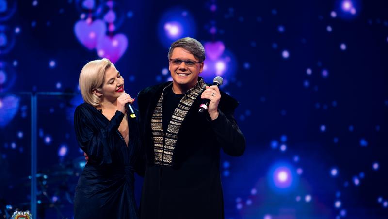 Lidia Buble și Fuego zâmbesc pe scenă la Marea Unire ZU 2020
