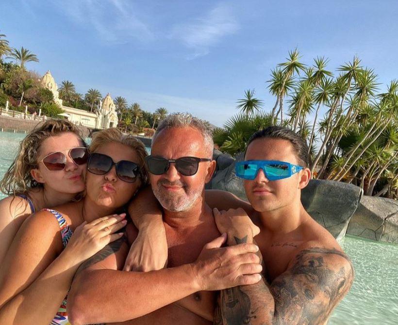 Mario Fresh si familia sa, selfie in vacanta