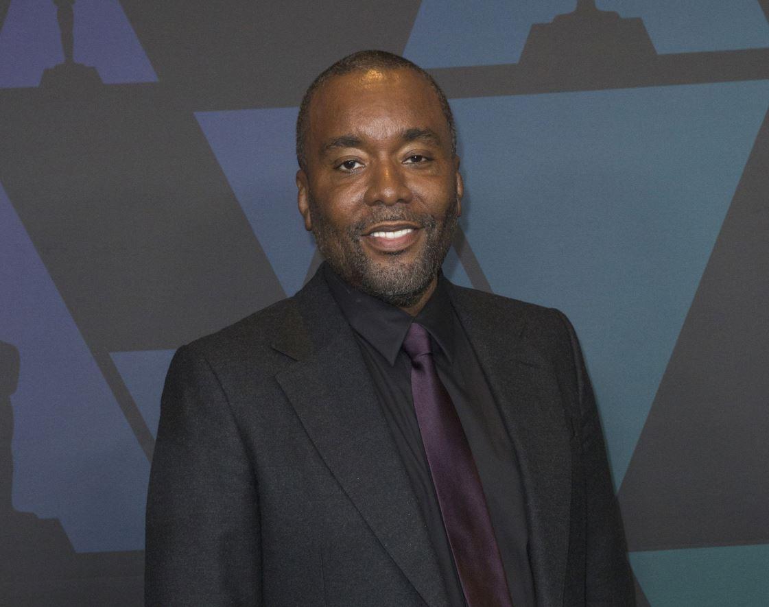 Lee Daniels, la un eveniment monden, la care a purtat un costum inchis la culoare