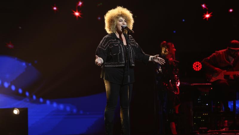 Sonia Mosca, cântând pe scena X Factor 2020