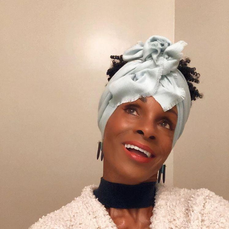 Babette Davis, femeia de 70 de ani care și-a serbat aniversarea &icirc;n costum de baie. Ce face pentru a arăta așa la v&acirc;rsta ei