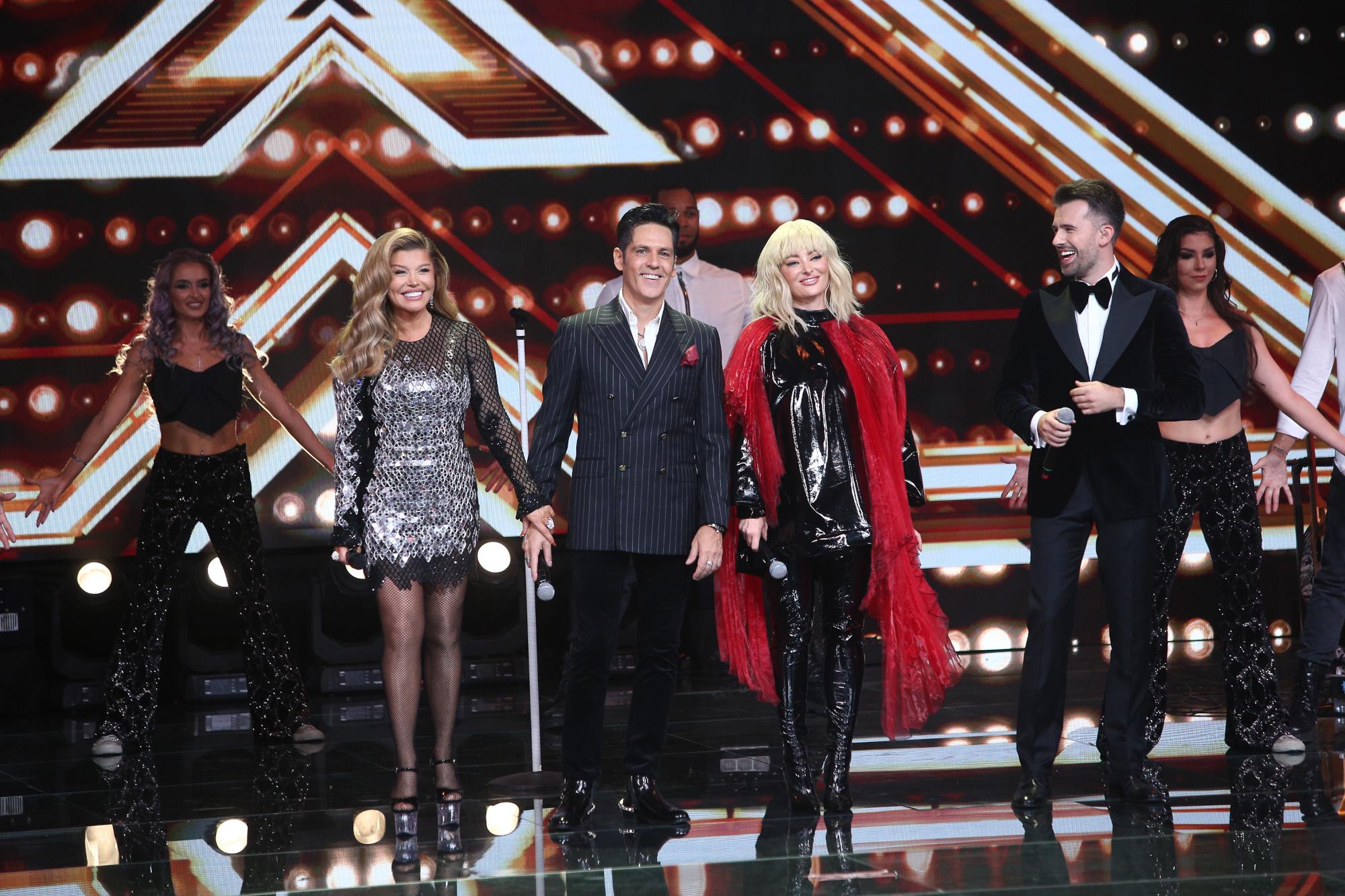 Finala X Factor 2020. Jurații au deschis seara cu un show de senzație. Ce ținute au purtat Delia, Loredana, Bănică și Ristei