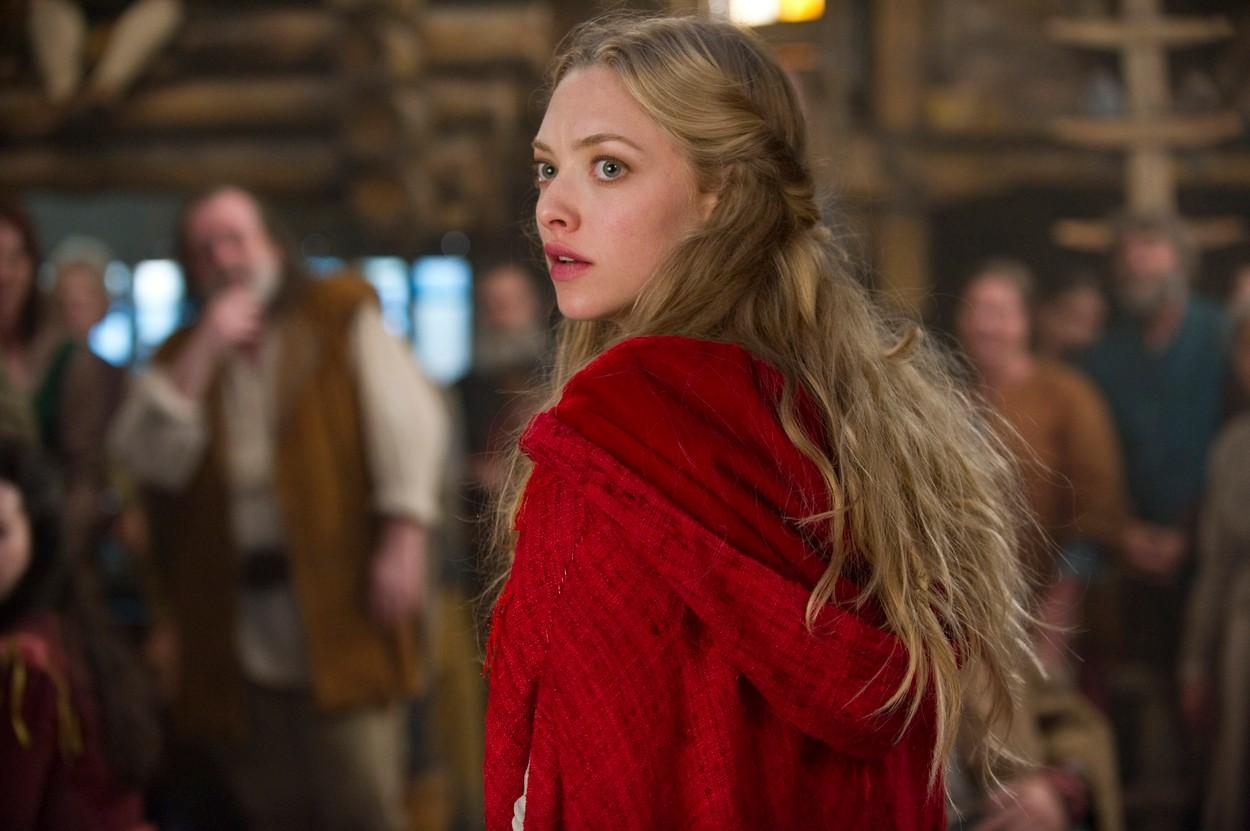 Cum arată acum Amanda Seyfried, actrița cu rolul principal în filmului "Red Riding Hood"