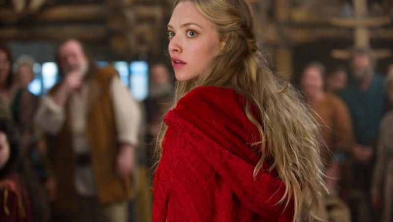 Amanda Seyfried pe platoul de filmare a filmului "Red Riding Hood"