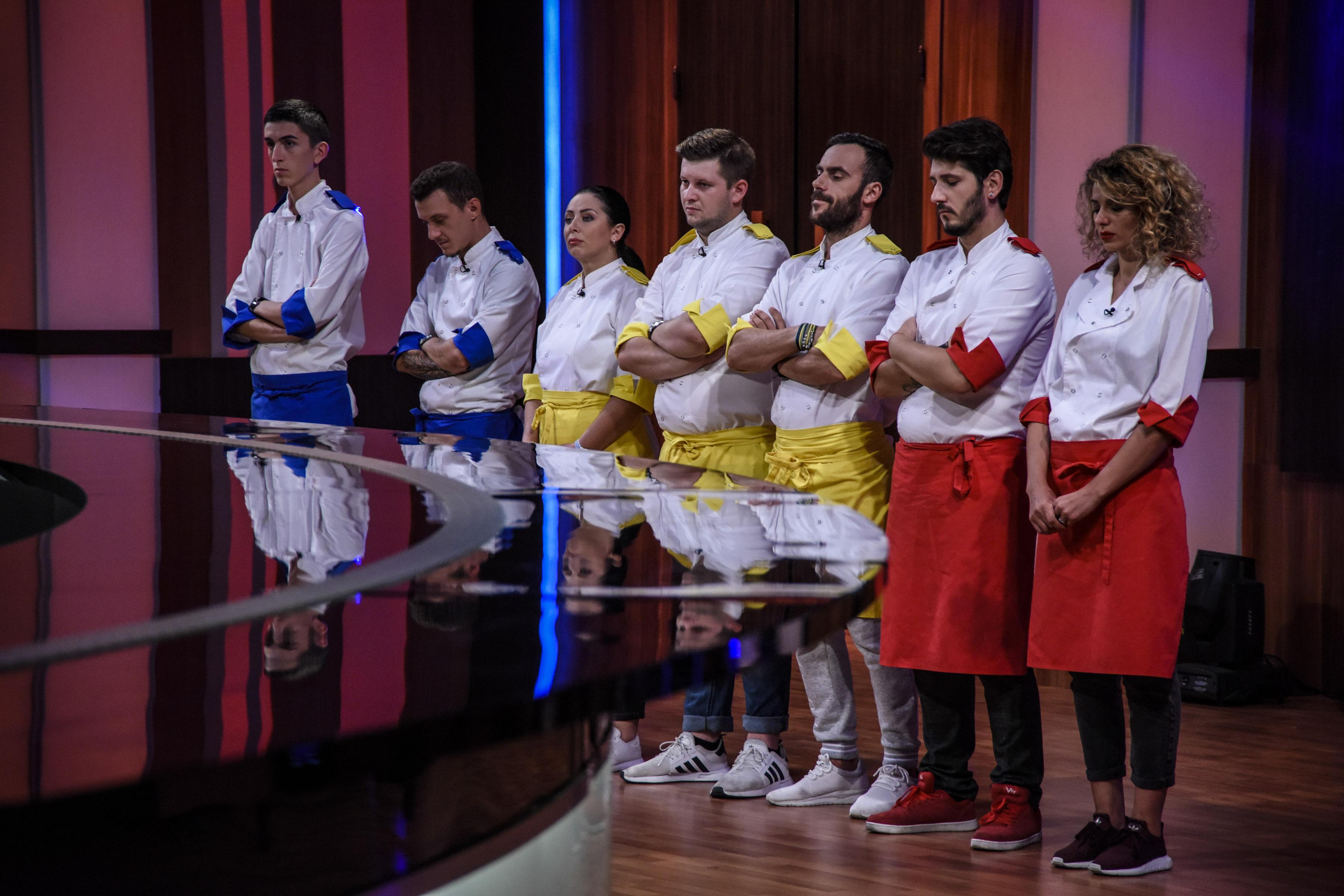 Echipa roșie, echipa galbenă și echipa albastră din sezonul 6 Chefi la cușite