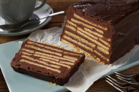 Rețeta celui mai simplu și rapid tort de biscuiți cu cremă de cacao și unt