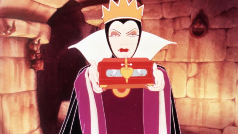 Lucille La Verne a interpretat Regina și vrăjitoarea
