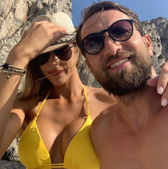Dani Oțil și iubita sa, Gabriela Prisăcariu, fac senzație cu pozele din vacanță