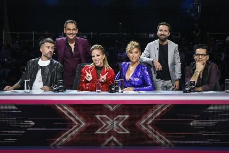 X Factor 3 decembrie 2020. Au făcut spectacol pe scenă. Ținutele purtate de Loredana și Delia în Bootcampul lui Florin Ristei