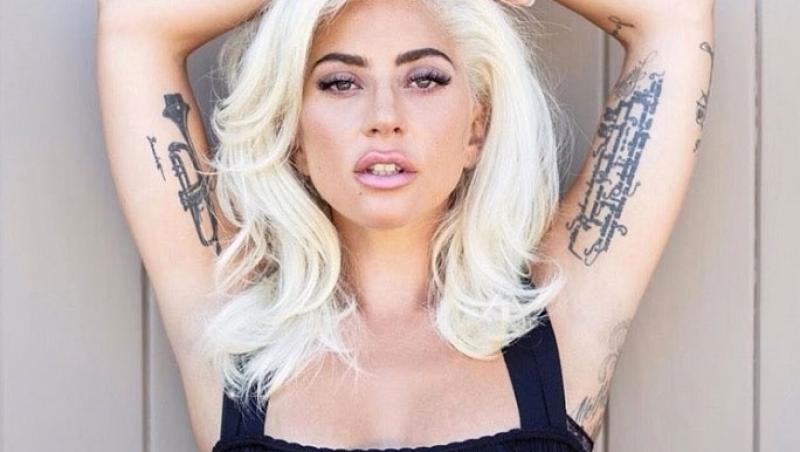 Lady Gaga își etalează tatuajele de pe brațe