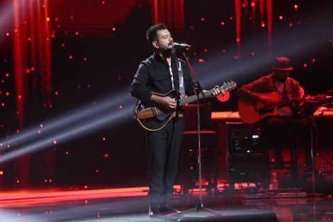 X Factor 2020. Mehmet Dural, timbrul vocal cu influențe turcești din Bootcamp. Muzica lui a luat cu asalt scena