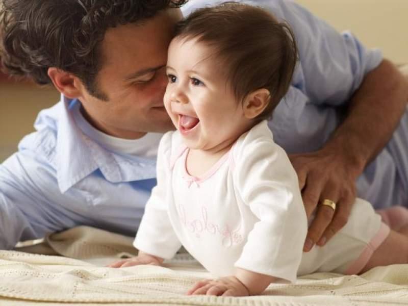 Vești fabuloase pentru părinții din Rom&acirc;nia! Ce ajutor imens ar putea primi, cu o condiție