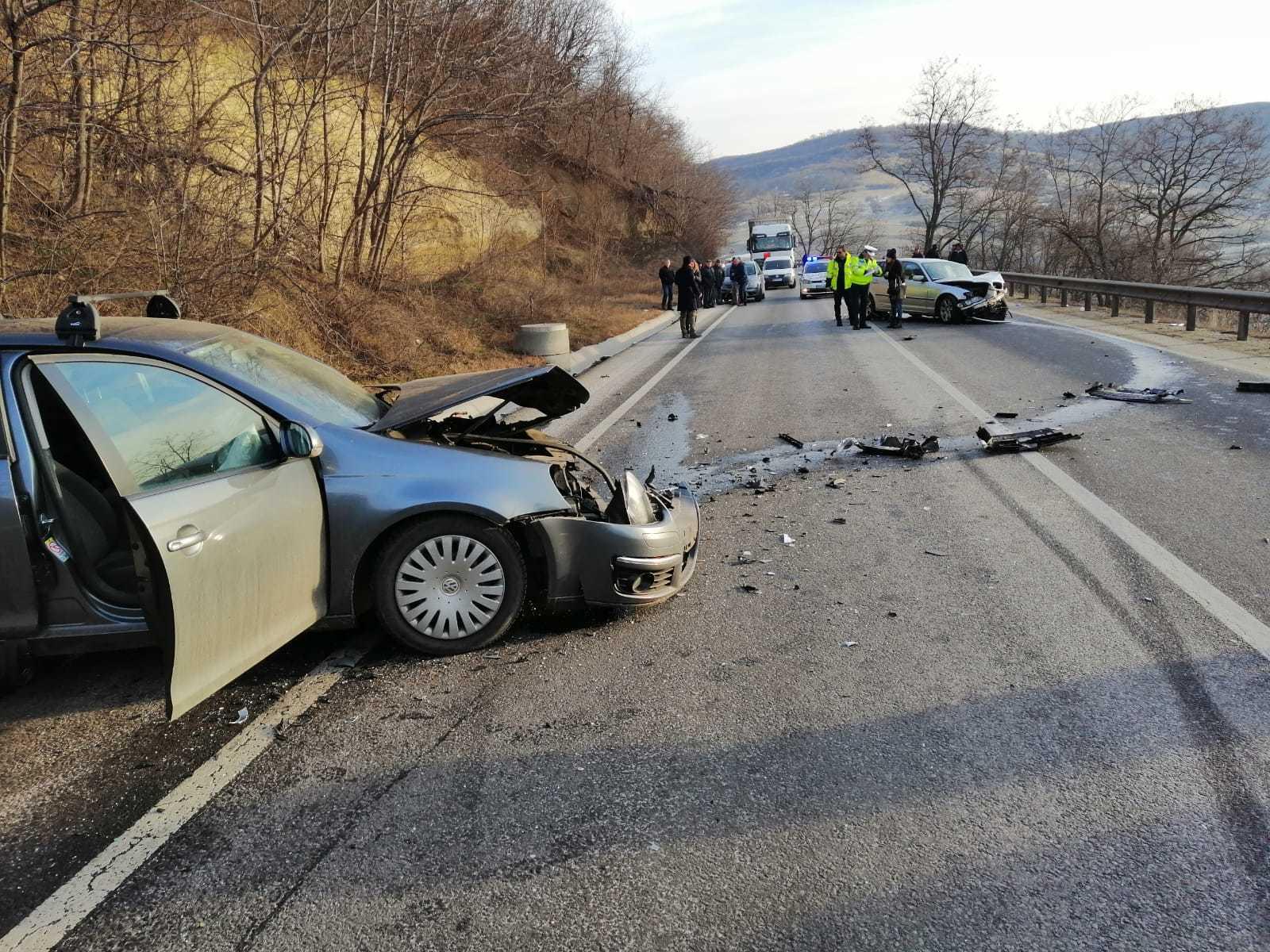 Sibiu: Accident pe DN 14, &icirc;ntre două autoturisme, şase persoane fiind rănite