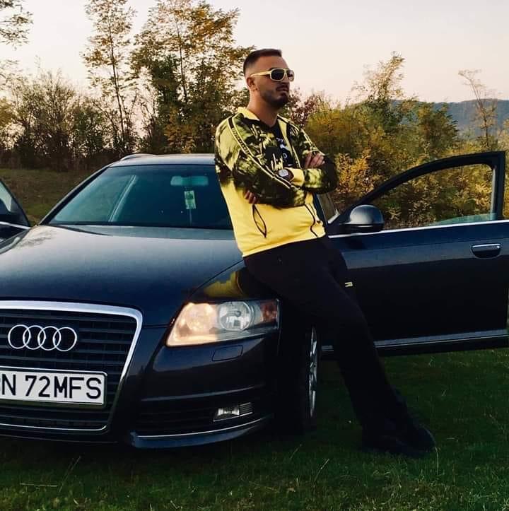 El este t&acirc;nărul care a murit sub ochii părinților, &icirc;n urma unui accident rutier. Ce a scris pe Facebook &icirc;nainte ca mașina &icirc;n care se afla să fie lovită de un șofer beat&nbsp;