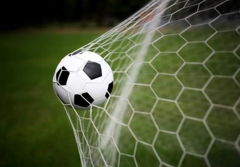 Premieră în fotbal: Un spectator, "eliminat" de o femeie-arbitru la un meci din Argentina