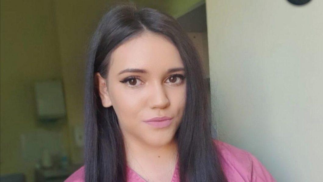 Orele treceau, iar intensitatea durerii o lăsa fără respirație. O boală rară &icirc;n Rom&acirc;nia macină viața unei studente la medicină: "Am umplut tejgheaua de s&acirc;nge. Mi-a ț&acirc;șnit, pur și simplu"