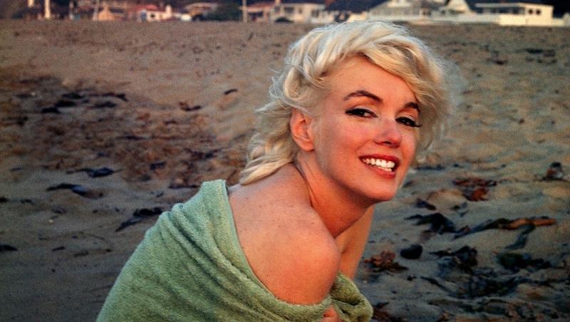 Ultima ședință foto și ultimele clipe din viața lui Marilyn Monroe imortalizate pe o plajă în vara anului 1962.